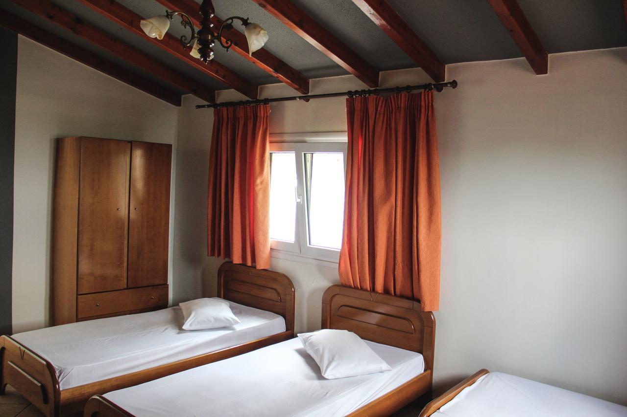 Guesthouse Vrenthi Karitaina Ngoại thất bức ảnh