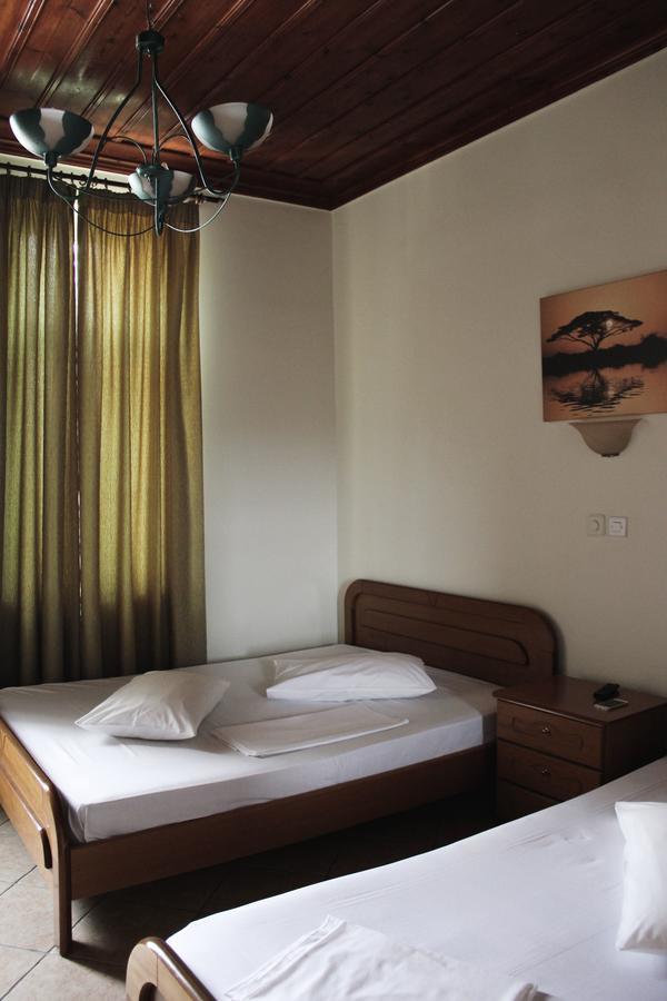 Guesthouse Vrenthi Karitaina Ngoại thất bức ảnh