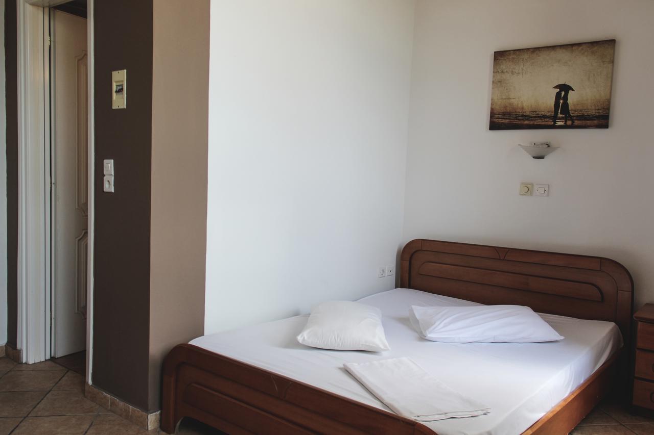 Guesthouse Vrenthi Karitaina Ngoại thất bức ảnh