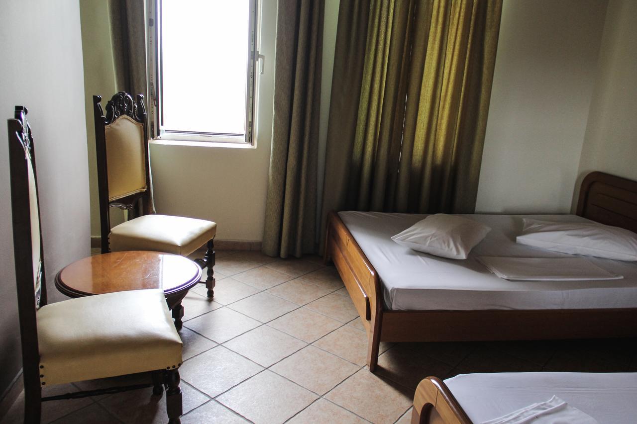 Guesthouse Vrenthi Karitaina Ngoại thất bức ảnh