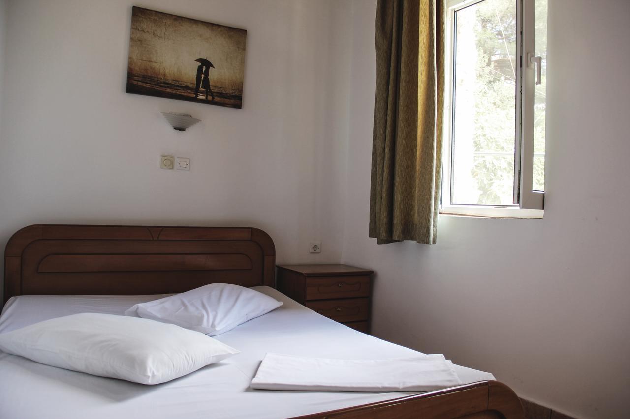 Guesthouse Vrenthi Karitaina Ngoại thất bức ảnh