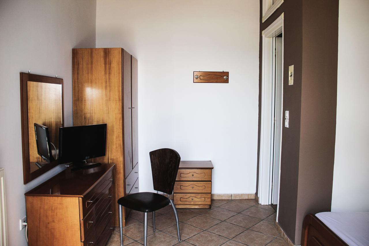 Guesthouse Vrenthi Karitaina Ngoại thất bức ảnh